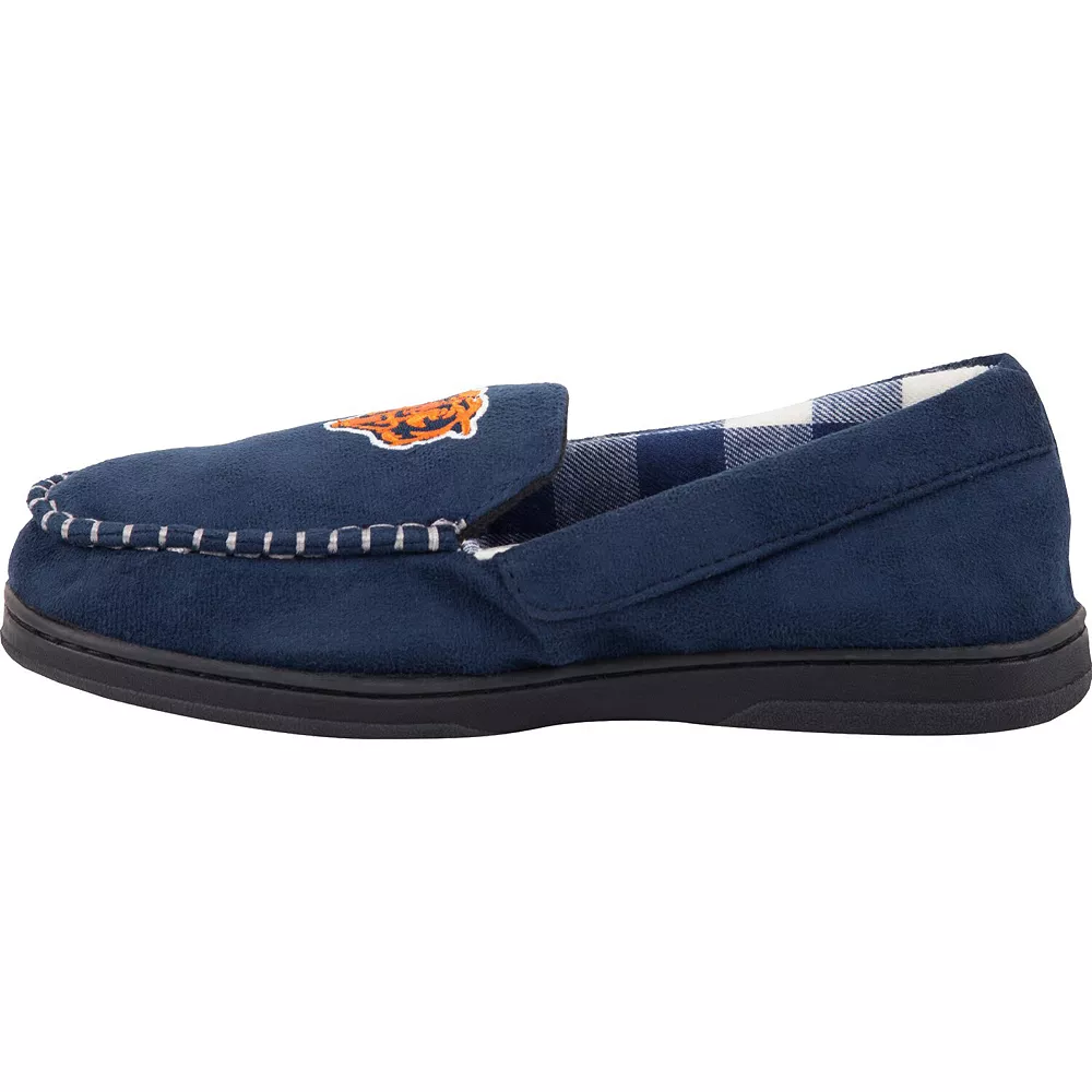 Men's FOCO Chicago Bears Team Logo Flannel Moccasin Slippers 5 Men's FOCO Chicago Bears Team Logo Flannel Moccasin Slippers - Image 3